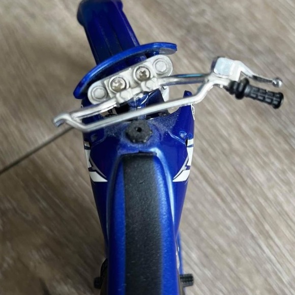 New-Ray Toys RoadRider Collection Yamaha YZ 426F Motocross Motorcycle 1:12 - Picture 7 of 10